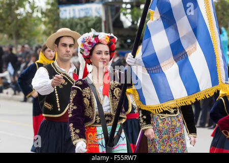 Salonicco, Grecia - Ott 28: il 28 di ogni mese di ottobre una parata è trattenuto per l'anniversario del rifiuto Greco oltre il dittatore italiano il 28 ottobre 2015 a Salonicco, Grecia Foto Stock