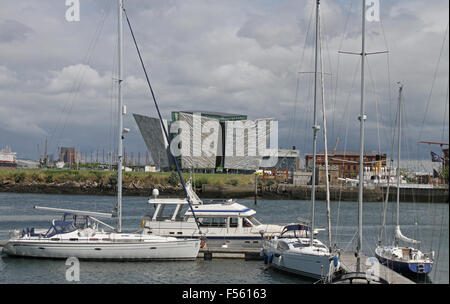 Il Titanic del centro visitatori e SS Nomadic a Belfast il Titanic Quarter Foto Stock