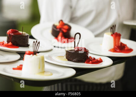 Set di dolci e dessert in una festa di nozze Foto Stock