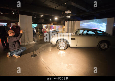 Aston Martin DB5 utilizzato in James Bond 2006 "Casino Royale" film. BOND IN MOTION, James Bond mostra, London Film Museum Regno Unito Foto Stock