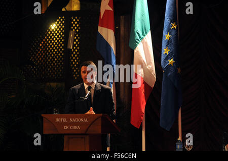 L'Avana, Cuba. 28 ott 2015. Primo Ministro italiano Matteo Renzi offre un discorso durante la Cuban-Italian bilaterali di Business Forum, presso l'Hotel National a l'Avana, capitale di Cuba, su 28 Ottobre, 2015. Primo Ministro italiano Matteo Renzi è in visita ufficiale a Cuba per approfondire le relazioni bilaterali. © Emilio Herrera/Prensa Latina/Xinhua/Alamy Live News Foto Stock