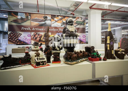 Cioccolatini di natale sul display in un negozio nella città di settore, Brooklyn Sabato, Ottobre 17, 2015. (© Richard B. Levine) Foto Stock