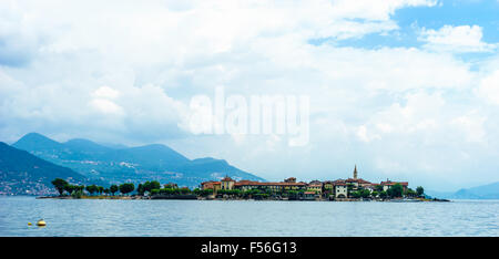 Isola Pescatori sul Lago Maggiore in estate. Foto Stock