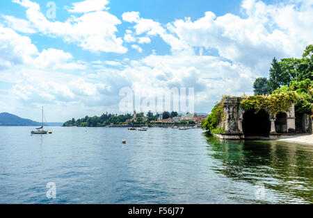 Vista di Ascona, barche e del porto sul Lago Maggiore. Foto Stock