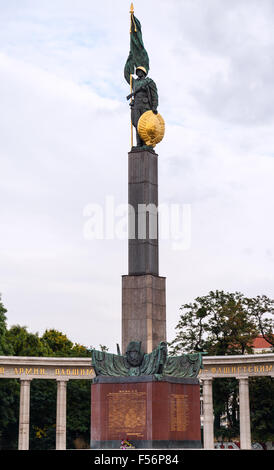 VIENNA, Austria - 26 settembre 2015: guerra sovietica Memorial a Vienna (Heldendenkmal der Roten Armee, eroi monumento del rosso per un Foto Stock