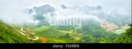 Nuvole sopra ma Pass Phuc Cao Bang, Viet Nam Foto Stock