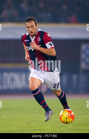 Bologna, Italia. 27 ott 2015. Daniele Gastaldello (Bologna) Calcio/Calcetto : Italiano 'Serie A' match tra Bologna FC 0-1 Inter Milan a Stadio Renato Dall'Ara di Bologna, in Italia . © Maurizio Borsari/AFLO/Alamy Live News Foto Stock