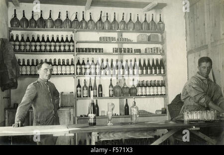 Il bar, le industrie meccaniche suzzara 2a flotta deposito officina, Italia Foto Stock