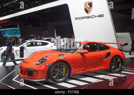 Tokyo, Giappone. 28 ott 2015. Una Porsche 911 sul display durante la 44a Tokyo Motor Show 2015 presso il Tokyo Big Sight il 28 ottobre 2015 a Tokyo, Giappone. (Foto Michael Steinebach/AFLO) Credito: Aflo Co. Ltd./Alamy Live News Foto Stock