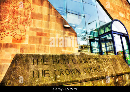 Nottingham crown court county edificio segno esterno crest Nottingham City Centre Regno Unito GB Inghilterra Nottinghamshire giustizia gran bretagna Foto Stock