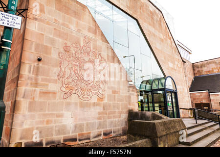 Nottingham crown court county edificio segno esterno crest Nottingham City Centre Regno Unito GB Inghilterra Nottinghamshire giustizia gran bretagna Foto Stock