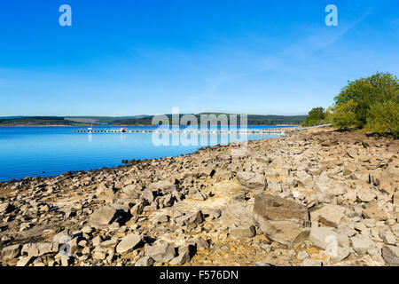 Acqua Kielder vicino al Tower Knowe del Centro Visitatori, Kielder Forest, Northumberland, England, Regno Unito Foto Stock