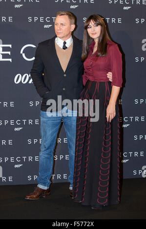 Berlino, Germania. 28 ott 2015. Daniel Craig e Monica Bellucci al Photocall per 'James Bond 007 - Lo spettro di Roma, 27.10.2015/picture alliance Credit: dpa picture alliance/Alamy Live News Foto Stock