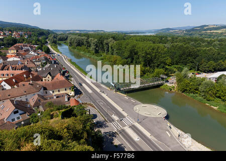 Vista sulla città di Melk, Austria inferiore, dalla terrazza dell'Abbazia di Melk. Foto Stock