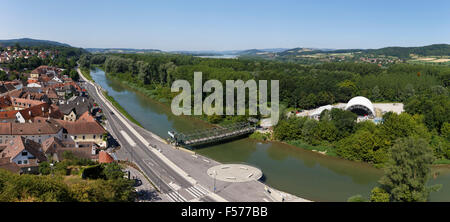 Vista sulla città di Melk, Austria inferiore, dalla terrazza dell'Abbazia di Melk. Foto Stock