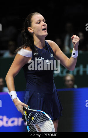 Singapore. 29 ott 2015. Agnieszka RADWANSKA di Polonia reagisce durante la sua partita contro Simona Helep di Romania presso il WTA finali del torneo di tennis in Singapore, il Ott 29, 2015. Radwanska ha vinto 2-0. Credito: Quindi Chih Wey/Xinhua/Alamy Live News Foto Stock