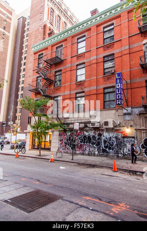 Graffiti street art ,102 W 24th Street, Manhattan, New York City, Stati Uniti d'America. Foto Stock