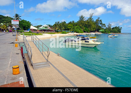Port, jetty, La Digue Island, Seicelle Foto Stock