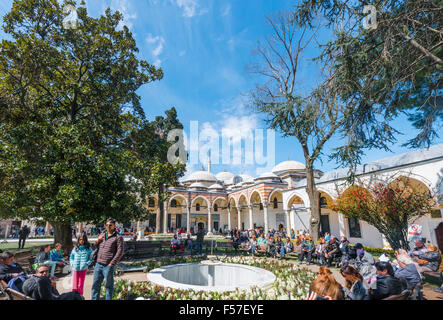 Cortile del Palazzo Topkapi, Istanbul, Turchia Foto Stock