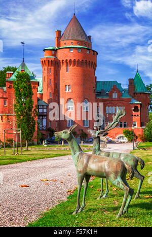 Immagine del castello di Hjularod in Svezia, costruito in un medievale francese in stile romantico. Foto Stock