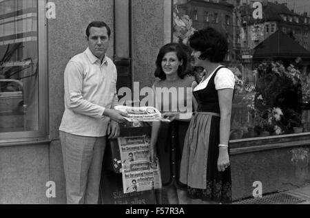 Der deutsche Schauspieler Karl Heinz Hillebrand in München, Deutschland 1960er Jahre. Attore tedesco Karl Heinz Hillebrand a Monaco di Baviera, Germania 1960s. 24x36swNeg155 Foto Stock