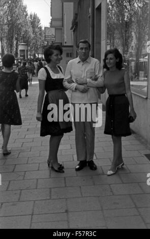 Der deutsche Schauspieler Karl Heinz Hillebrand in München, Deutschland 1960er Jahre. Attore tedesco Karl Heinz Hillebrand a Monaco di Baviera, Germania 1960s. 24x36swNeg155 Foto Stock