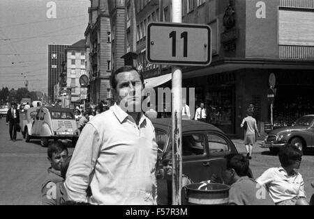 Der deutsche Schauspieler Karl Heinz Hillebrand in München, Deutschland 1960er Jahre. Attore tedesco Karl Heinz Hillebrand a Monaco di Baviera, Germania 1960s. 24x36swNeg155 Foto Stock