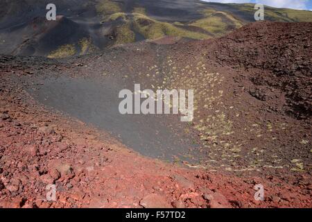 Il cratere lato Monti Calcarazzi, Etna, Sicilia, Italia Foto Stock