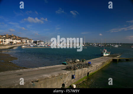 Malahide quayside Dublino Irlanda abitato e porto con barche Foto Stock