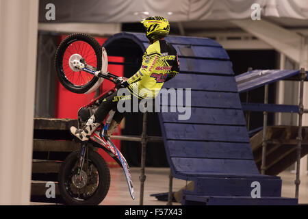 Stoneleigh Park, Warwickshire, Regno Unito. Giovedì 29 Ottobre 2015 Prezzo Jack affrontare il corso durante una mostra al dirt bike show a Stoneleigh Park Warwickshire Credito: David Holbrook/Alamy Live News Foto Stock