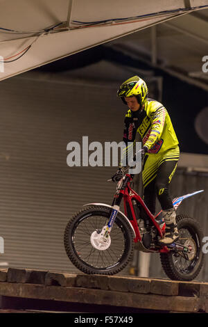 Stoneleigh Park, Warwickshire, Regno Unito. Giovedì 29 Ottobre 2015 Prezzo Jack affrontare il corso durante una mostra al dirt bike show a Stoneleigh Park Warwickshire Credito: David Holbrook/Alamy Live News Foto Stock