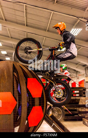 Stoneleigh Park, Warwickshire, Regno Unito. Giovedì 29 Ottobre 2015 Billy bullone affronta la mostra in corso presso la dirt bike show Stoneleigh Park Warwickshire Credito: David Holbrook/Alamy Live News Foto Stock