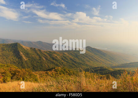 Autunno su Ahsu Pass.Azerbaigian Foto Stock