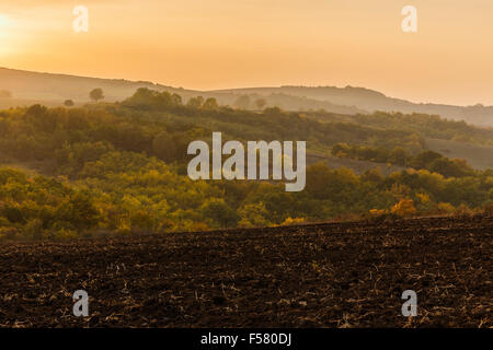 In autunno il tramonto su Agsu pass.Azerbaigian Foto Stock