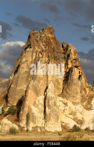 Cono bella montagna in Cappadocia la Turchia è fotografato close-up Foto Stock