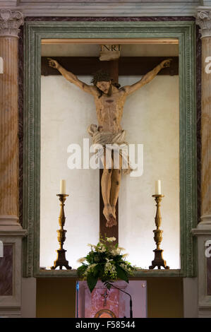 Pietrafitta, Chiesa di Santa Maria Assunta, crocifisso in legno del XVII secolo da un artista sconosciuto, Umbria, Italia Foto Stock