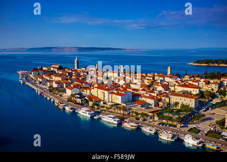 Croazia, baia di Kvarner, Isola e citta di Rab, porto vecchio Foto Stock