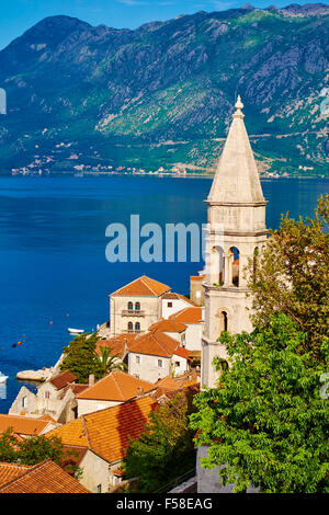 Montenegro, costa adriatica, Baia di Kotor, Kotor, villaggio di Perast, chiesa torre Foto Stock