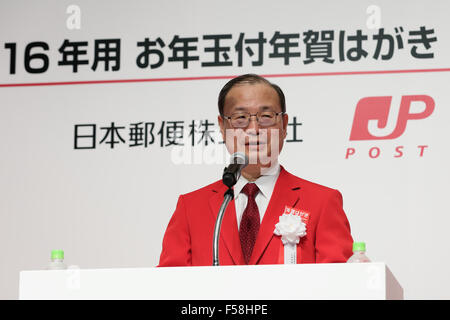 Tokyo, Giappone. 30 ott 2015. Japan Post presidente Toru Takahashi assiste il Giappone Post della manifestazione per lanciare la vendita di 2016 Anno Nuovo cartoline a Tokyo in Giappone il 30 ottobre 2015. Invio di 'Nengajo' o Nuovo Anno cartoline è ancora una grande tradizione in Giappone e negli uffici postali a livello nazionale hanno iniziato a vendere i loro disegni e modelli 2016. Credito: AFLO/Alamy Live News Foto Stock