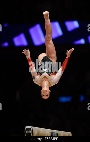 Glasgow, Regno Unito. 29 ott 2015. PAULINE Schaefer dall Germania compete sul fascio durante il tutto attorno alla finale del mondiale 2015 Campionati di ginnastica tenutasi a Glasgow, Regno Unito. Credito: Amy Sanderson/ZUMA filo/Alamy Live News Foto Stock