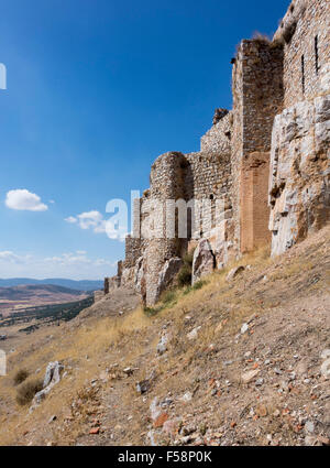 La collina del castello fortezza e il vecchio convento di Calatrava La Nueva vicino a Ciudad Real, Castilla La Mancha, in Spagna Foto Stock