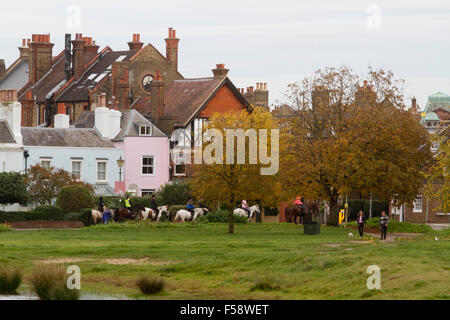 Il torneo di Wimbledon di Londra, Regno Unito. Il 30 ottobre 2015. Regno Unito: Meteo Cavalieri su Wimbledon Common su un nuvoloso giorno di autunno Credito: amer ghazzal/Alamy Live News Foto Stock