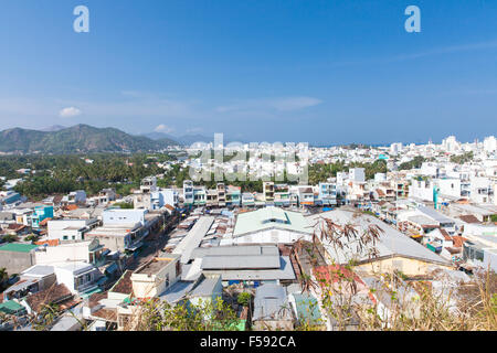 Veduta aerea Nha Trang city, una popolare destinazione turistica in Vietnam Foto Stock