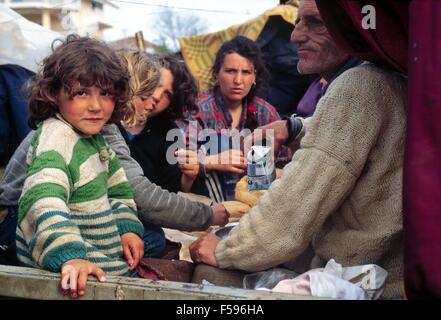 La guerra nella ex Jugoslavia, la crisi del Kosovo, profughi Kosovari nel campo di Durazzo (Albania), aprile 1999 Foto Stock