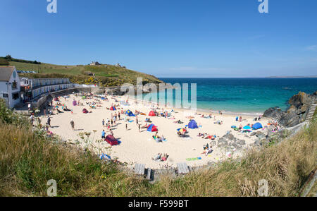 Porthgwidden panorama sulla spiaggia di St. Ives su una soleggiata giornata estiva in Cornwall Inghilterra REGNO UNITO Foto Stock