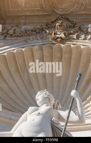 Architettura di Trieste statua di Venere, Lloyd Triestino edificio nella Piazza dell'Unita d'Italia. Foto Stock