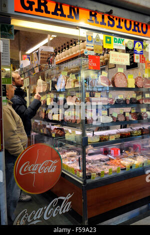 Gran Ristoro negozio delicatessen, Via Sottoripa un street, Genova Foto Stock