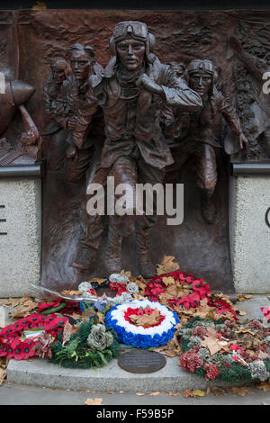 Battle of Britain memorial su Victoria Embankment, Londra Foto Stock