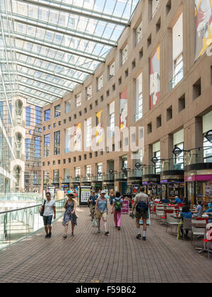 Atrio Interno di Vancouver Public Library (1995), Libreria Square, Vancouver, BC, Canada. Foto Stock