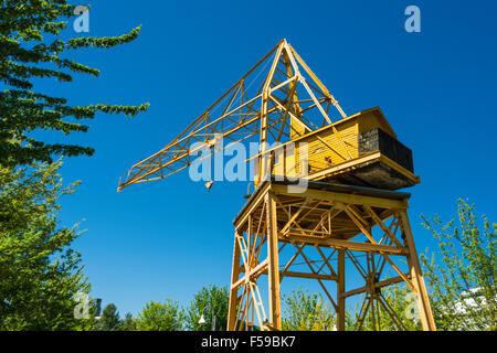 Heritage gru di carico a Granville Island, Vancouver, BC, Canada, conservate come parte dell'isola passato industriale. Foto Stock